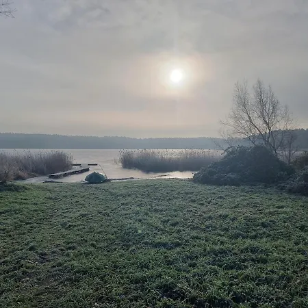 Dom Nad Jeziorem Semesterbostad *