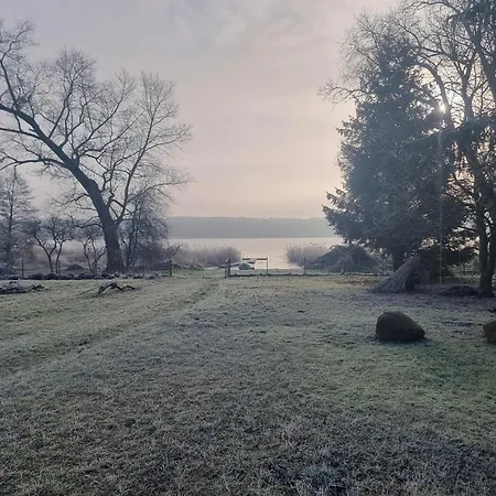 Dom Nad Jeziorem Semesterbostad Wolin