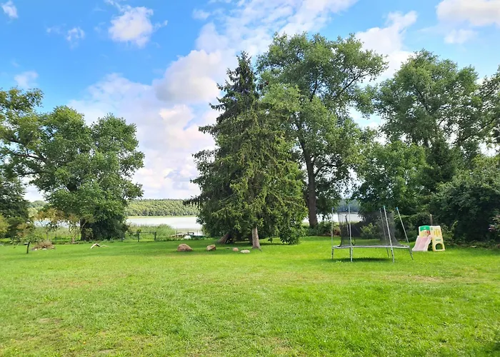 Dom Nad Jeziorem Dom wakacyjny *